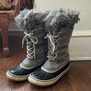 Sorel Joan of Arctic boot, used and in good condition